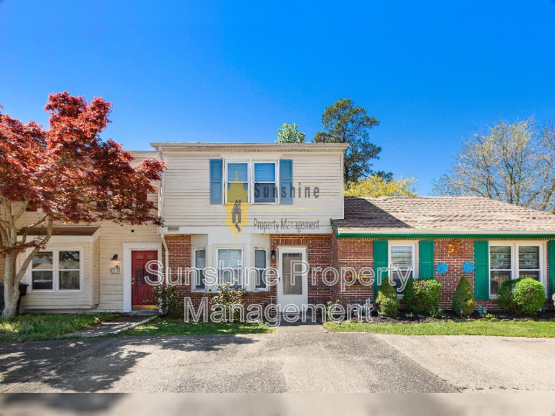 Portsmouth Townhome: 5121 Radcliff Cir