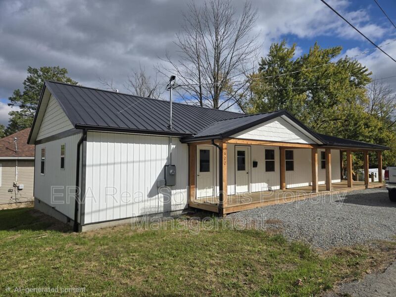 Hillsboro House: 622 S. East St.