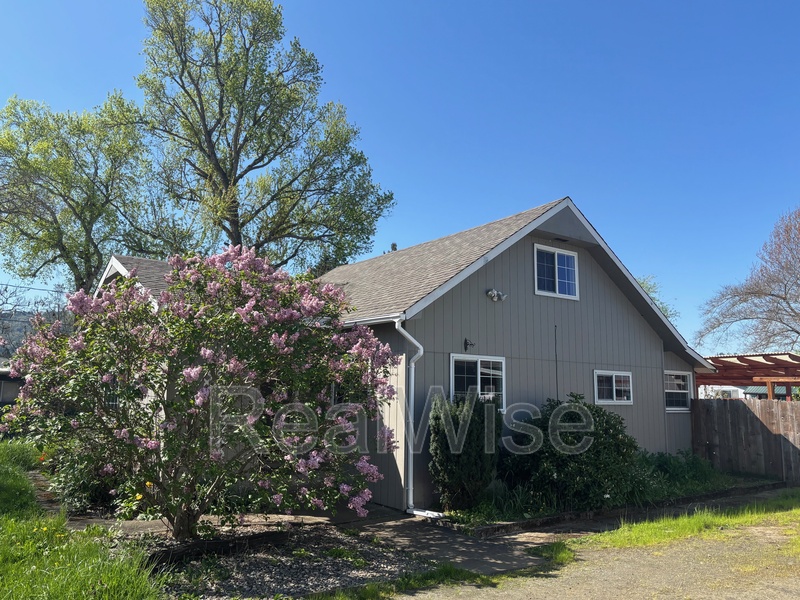 Roseburg House: 1296 NW Keasey St