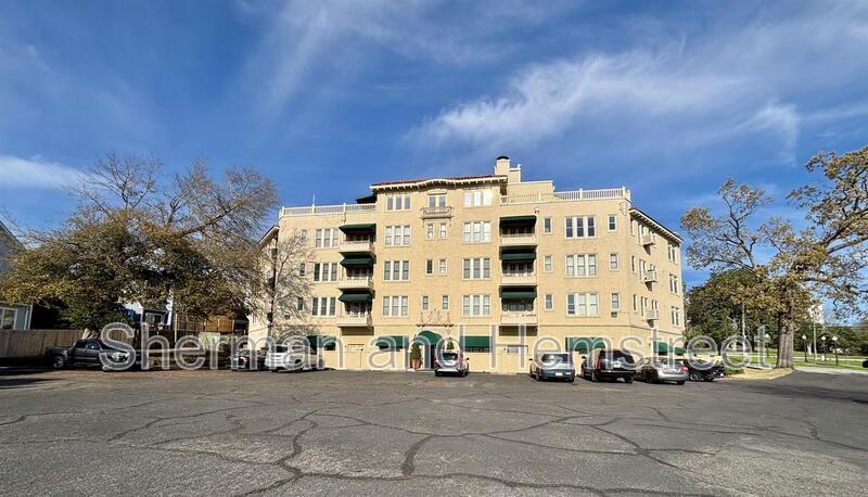 Augusta House: 2068 Walton Way, unit 403