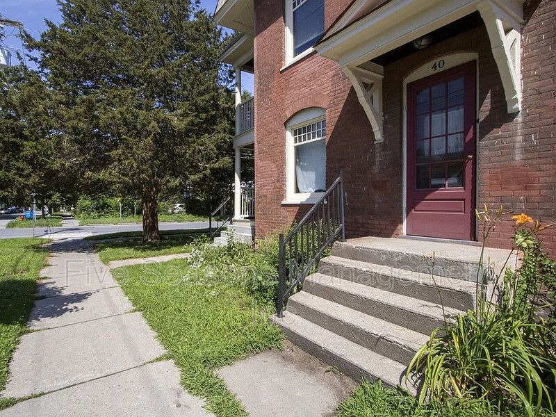 Burlington Condo: 40 Monroe Street -