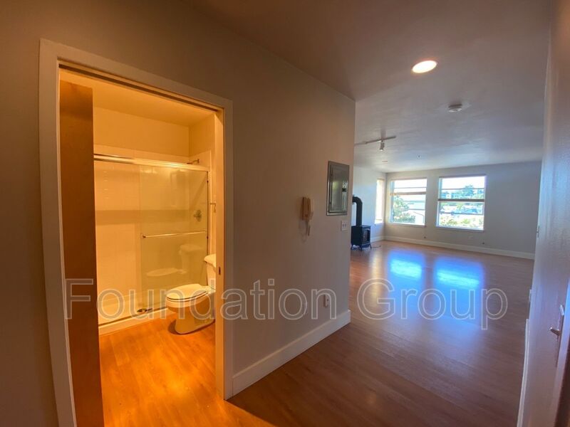 Seattle House: 4032 Stone Way N