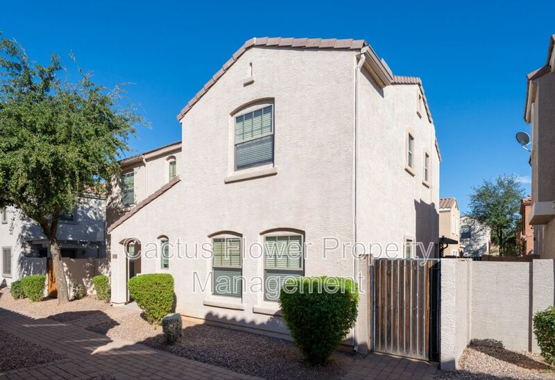 Gilbert House: 2721 E Bart St