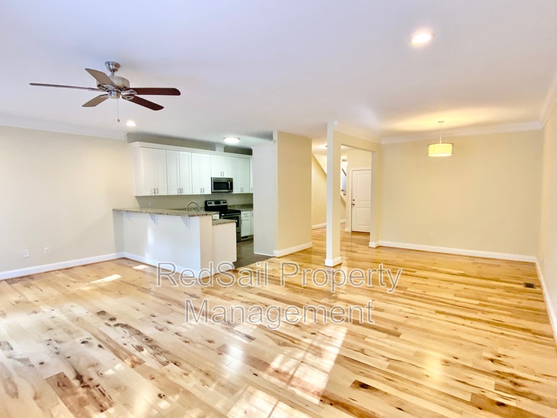 Suffolk House: 315 W Constance Rd