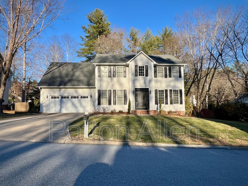 Fletcher House: 29 Whispering Oak Ct