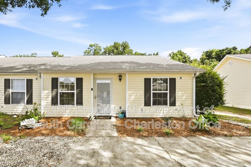 Charleston House: 1535 Blaze Ln