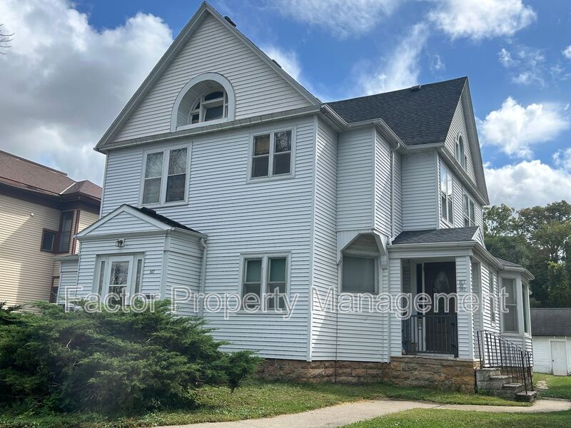 Mankato Condo: 509 1/2 S Broad St