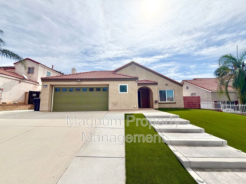 Moreno Valley House: 11938 Venetian Dr