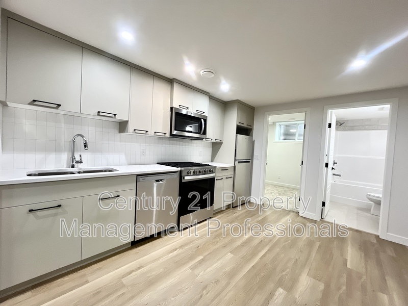 Edmonton House: 280 Patterson Link SW