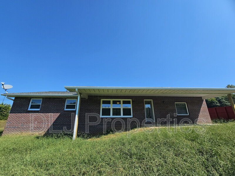 Jefferson City House: 1102 Hicks Rd