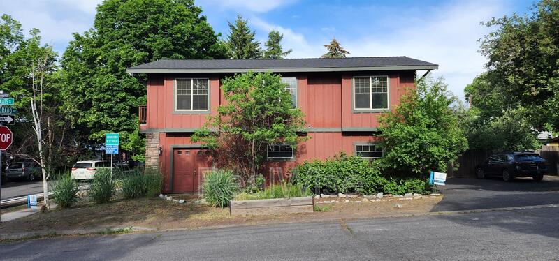 Bend House: 117B NW Staats St