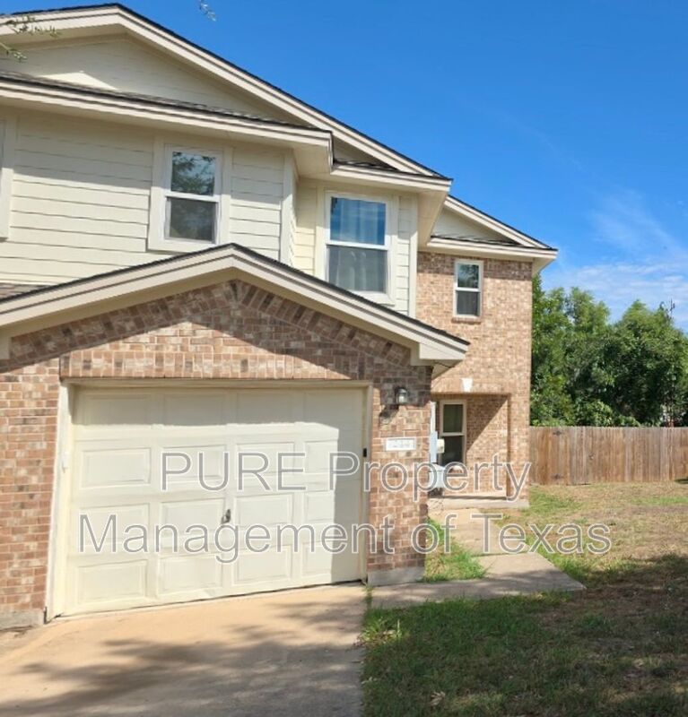 Hutto House: 244 Marvin Cove