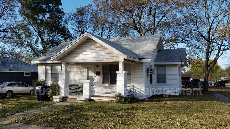 Ada House: 400 W 17th St