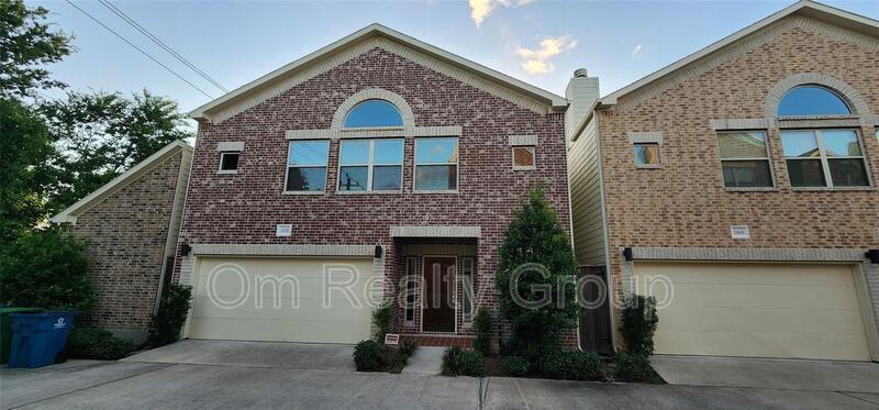 Houston Townhome: 11608 Main Ash Dr.