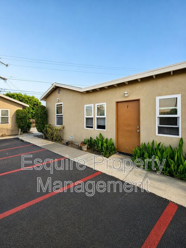 OXNARD Condo: 1263 S. OXNARD BLVD