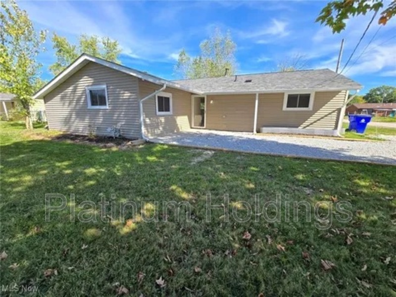 Streetsboro House: 10306 Winthrop Road