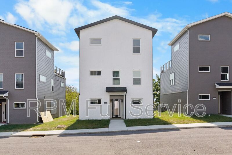 Nashville House: 1241 N Avondale Circle