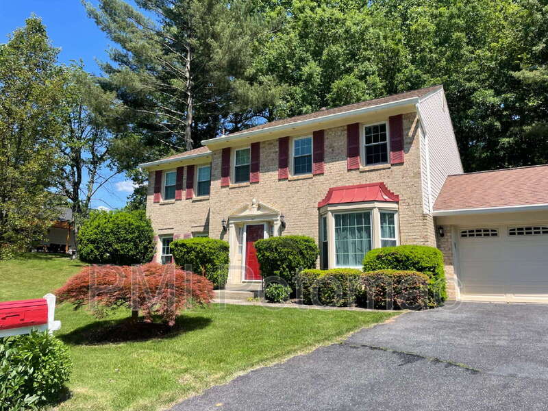 Silver Spring House: 1917 Agate Drive