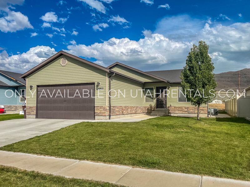 Eagle Mountain House: 4552 N Long Way