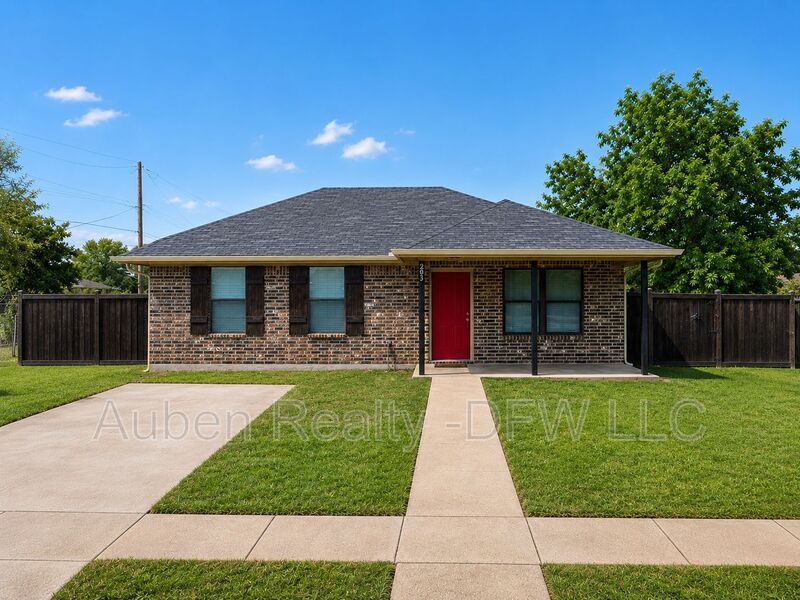 Sanger House: 203 W Willow Street