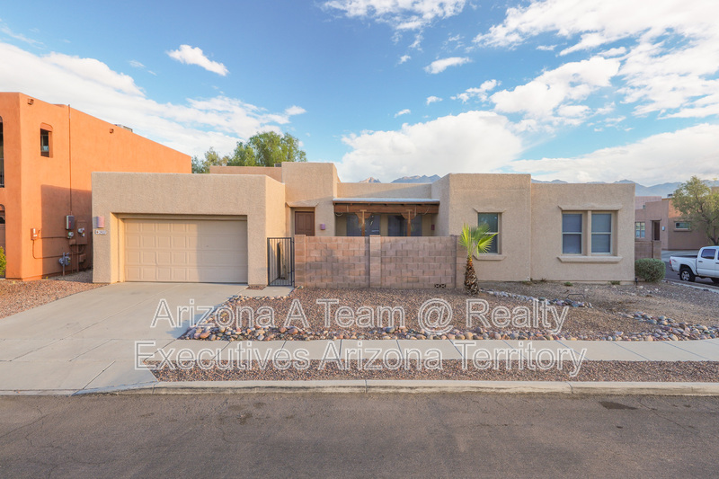 Tucson House: 2927 North Cardell Circle
