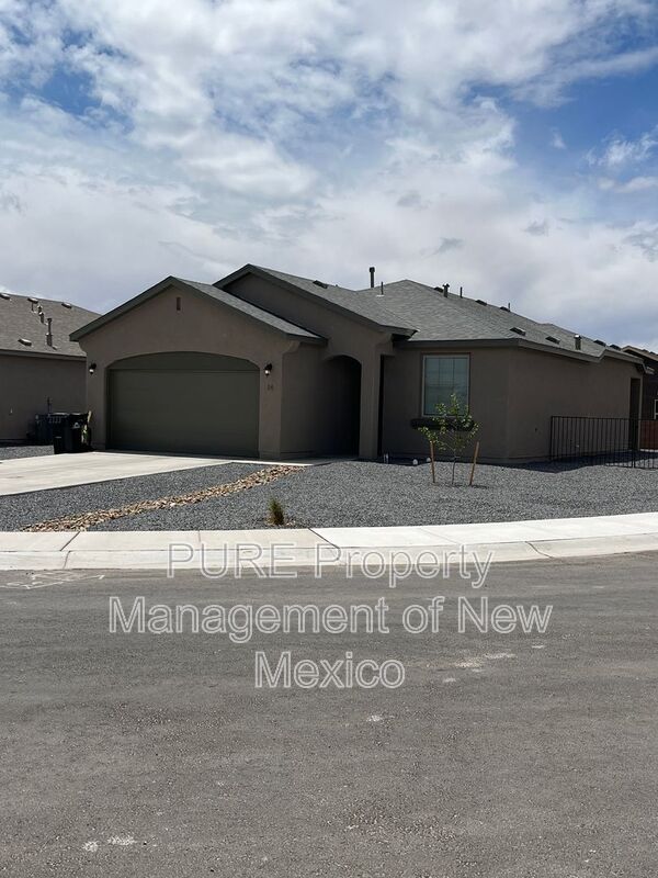 Los Lunas House: 14 Calle Guaymas