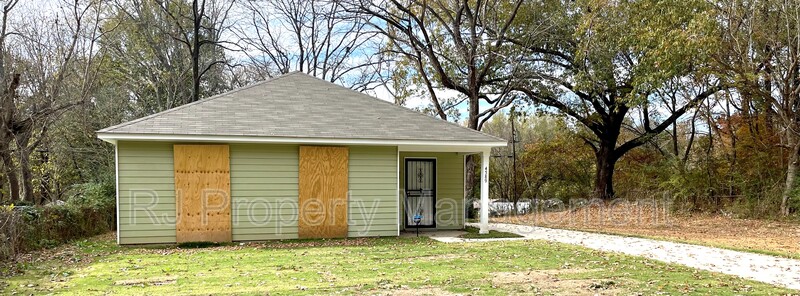 Memphis House: 4589 Range Line Rd