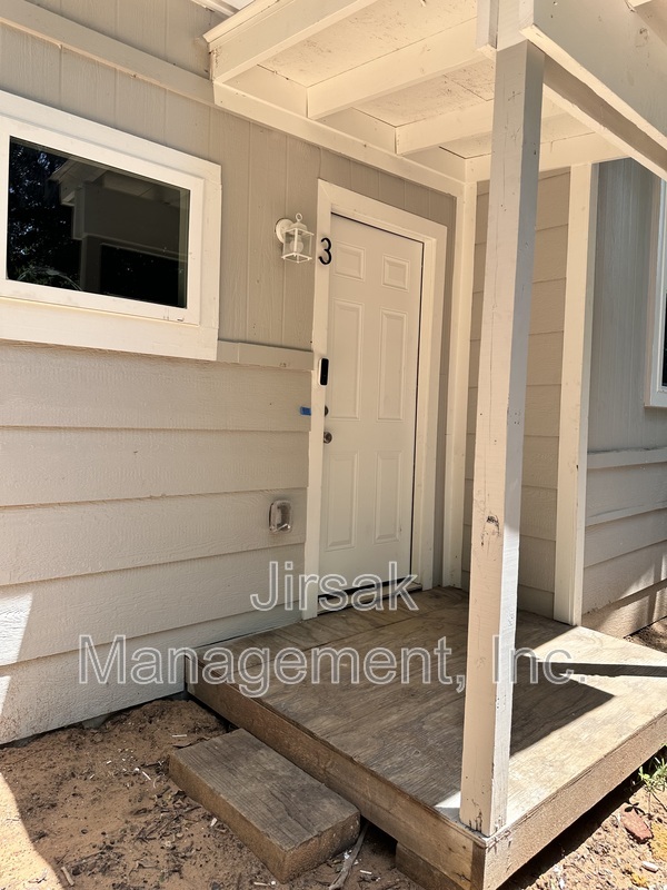 PARIS Condo: 102 SW 7th Street SW