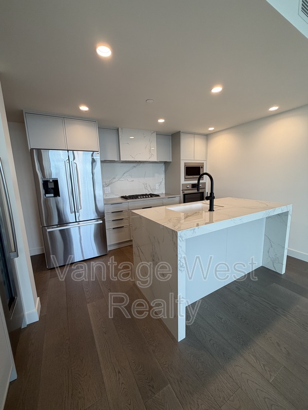 Kelowna Condo: 1501-3700 Capozzi Rd