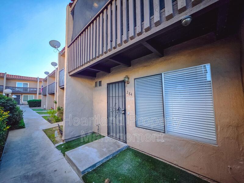 El Cajon Townhome: 284 Roanoke Rd.