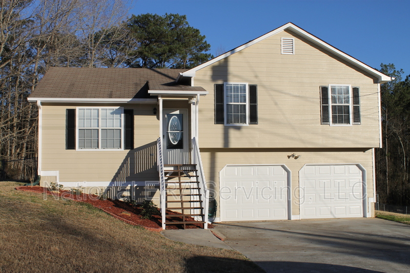 Douglasville House: 207 Cobblestone Ct
