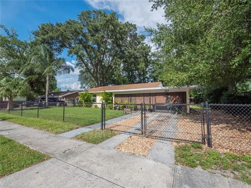 Auburndale House: 227 Palm Ave
