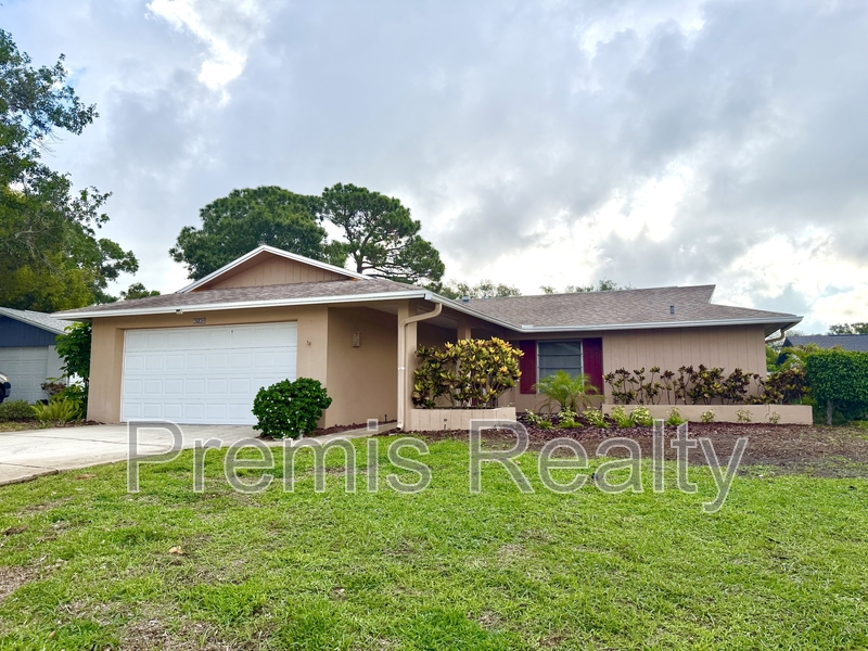 Palm Harbor House: 1624 Heather Place