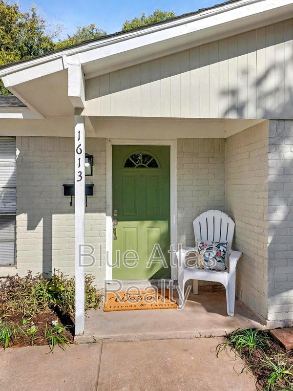 Blue Mound House: 1613 Continental Dr