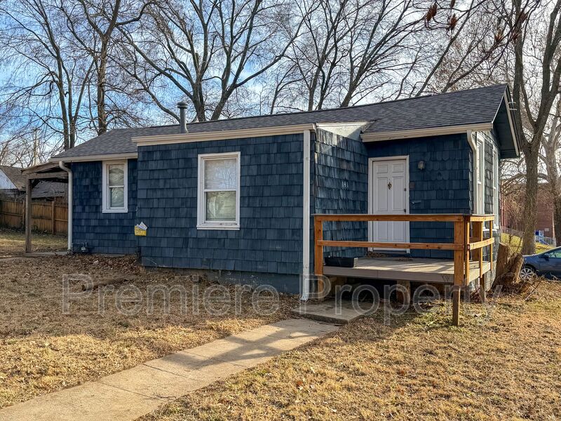 Independence House: 141 N Home Ave