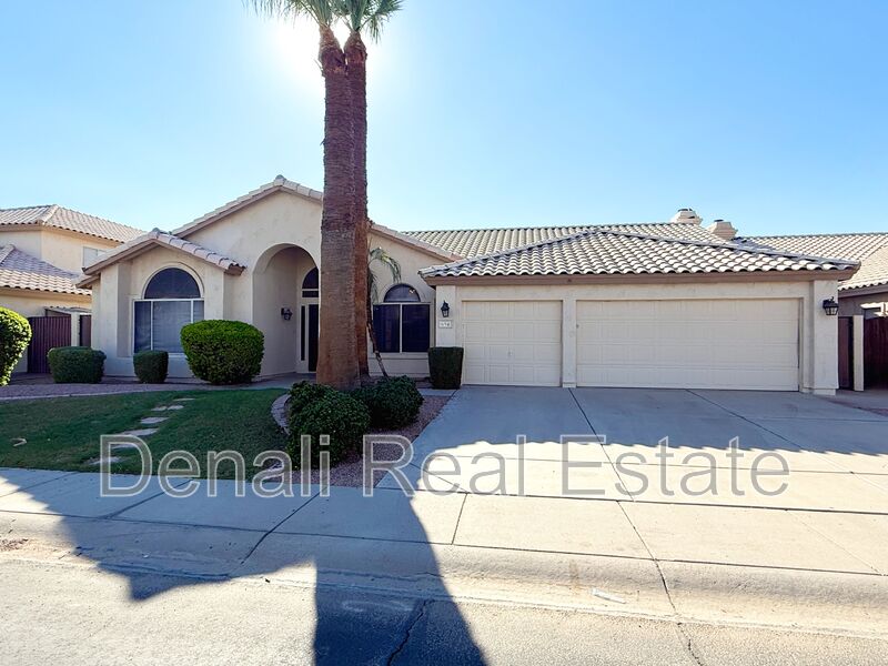 Chandler House: 694 N Longmore St