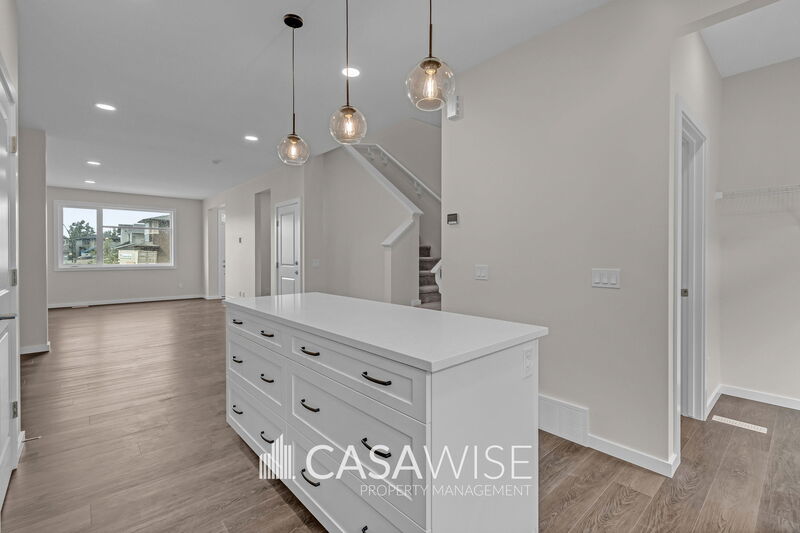 Edmonton House: 20935 25 Avenue Northwest