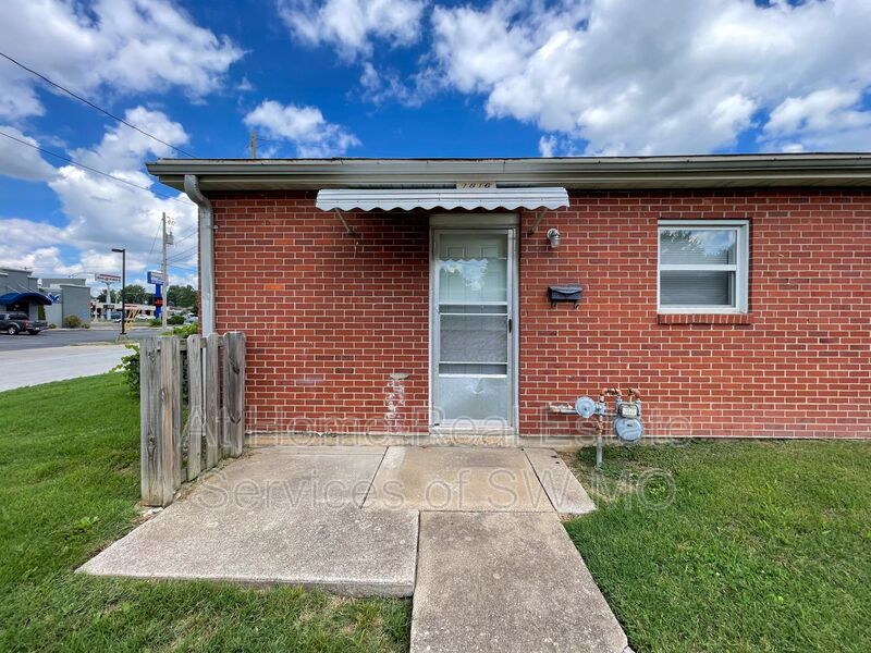 Springfield Condo: 1816 S Sieger