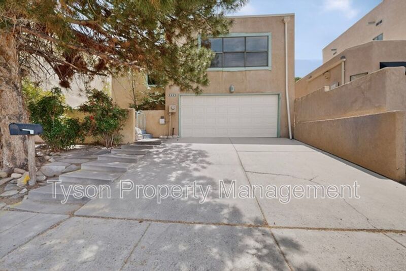 Albuquerque House: 9230 Osuna Pl NE