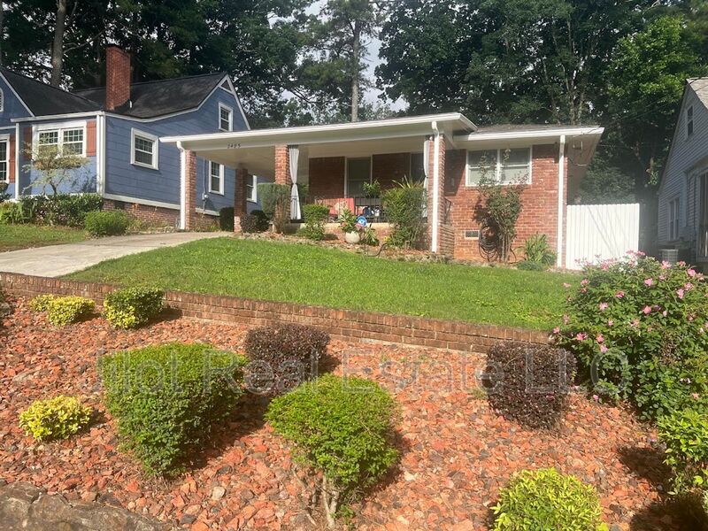 East Point House: 2485 Jefferson Terr
