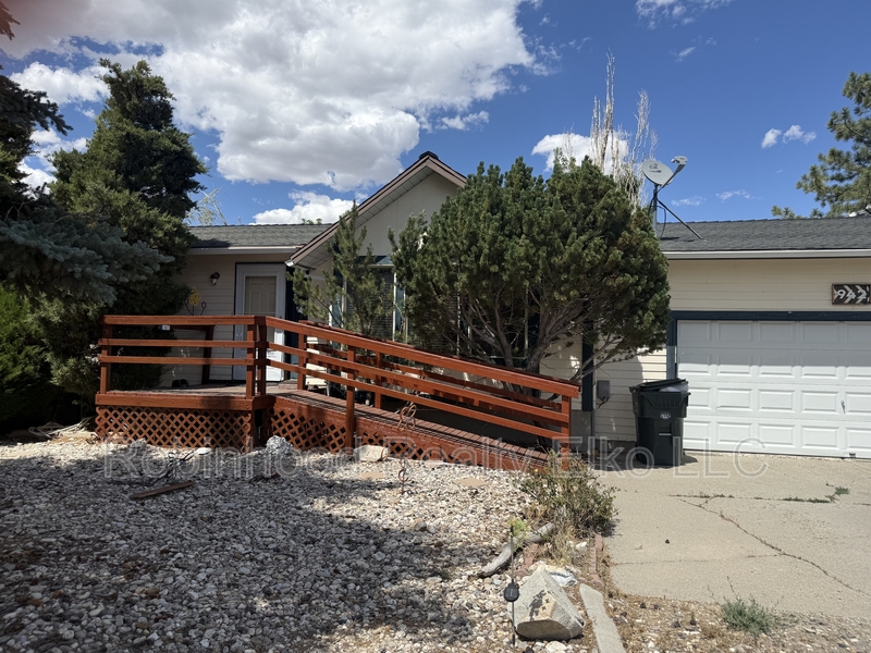 Spring Creek House: 942 Bronco Drive