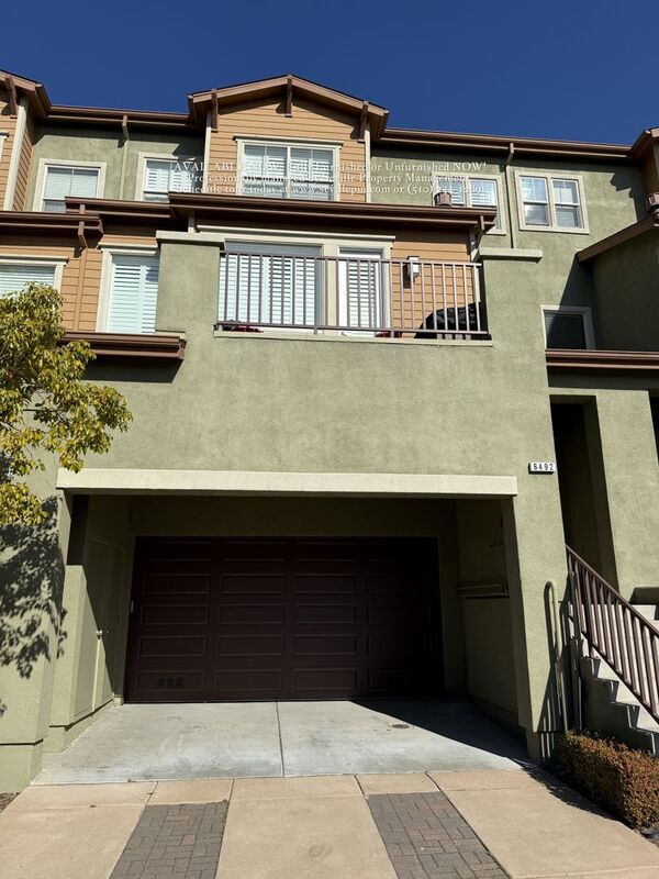 Oakland Townhome: 6492 Bayview Dr