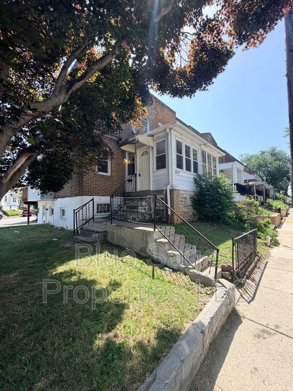 Upper Darby Townhome: 601 Littlecroft Rd