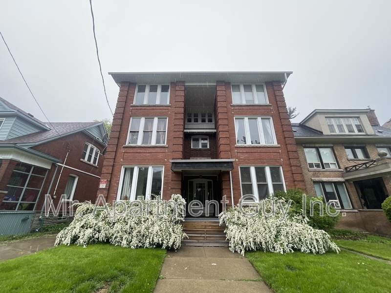 Hamilton Condo: 46 Blake St