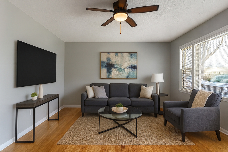 Lee's Summit House: 703 SW 7th St