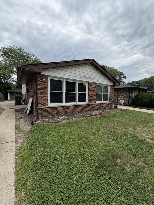 Dolton House: 14429 Sanderson Avenue