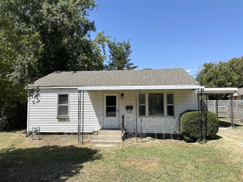 Fayetteville House: 1140 West Hendrix Street