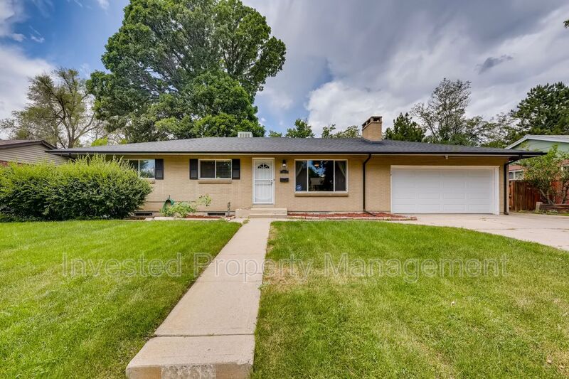 Denver House: 3365 S Winona Ct