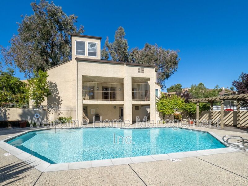 Hayward House: 695 Bristol Drive