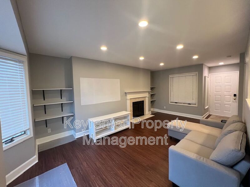 Kansas City House: 4318 Belleview Ave